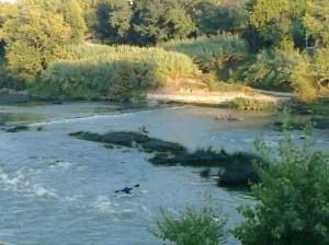 Sulla ciclabile al tramonto di un giorno qualsiasi