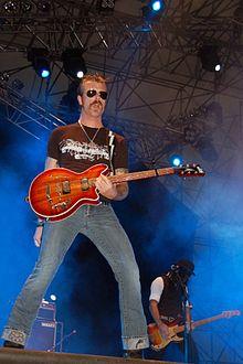 http://upload.wikimedia.org/wikipedia/commons/thumb/a/a7/Eagles_of_Death_Metal_%40_Rock_in_Idro.jpg/220px-Eagles_of_Death_Metal_%40_Rock_in_Idro.jpg