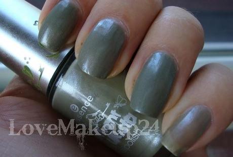 Swatch Essence - 03 Barefoot Through The Moss