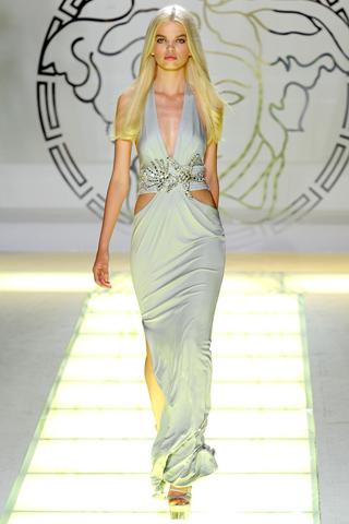 Milano Moda Donna: Versace P/E 2012