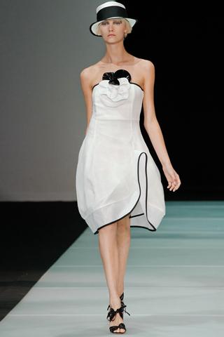 Milano Moda Donna: Emporio Armani P/E 2012