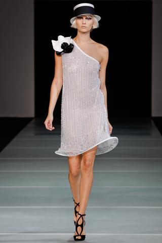 Milano Moda Donna: Emporio Armani P/E 2012