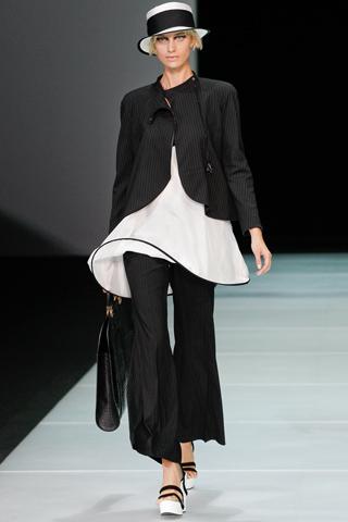 Milano Moda Donna: Emporio Armani P/E 2012