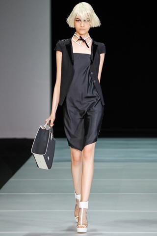 Milano Moda Donna: Emporio Armani P/E 2012