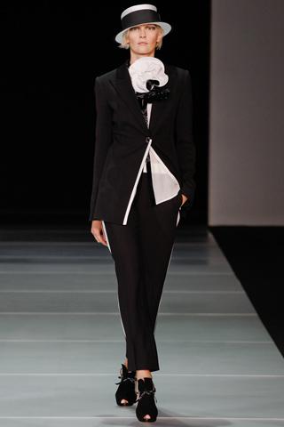 Milano Moda Donna: Emporio Armani P/E 2012