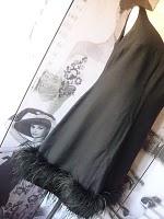 WE love VINTAGE petite robe noir!