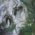 Lourdes messa alla grotta con Maria