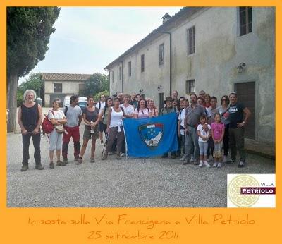 Vagabondare con gusto e filosofia: la Via Francigena passa da Villa Petriolo