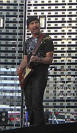 The Edge (U2) con la sua Gibson