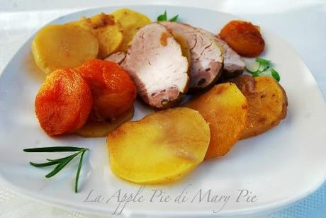 FILETTO DI MAIALE ARROSTO CON ALBICOCCHE SECCHE E PATATE