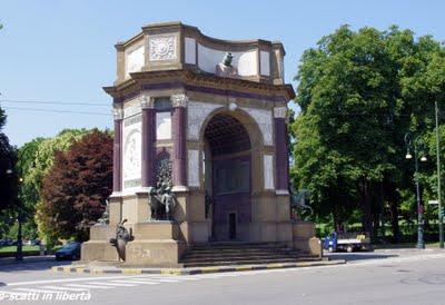 PARCO  E  CASTELLO  DEL  VALENTINO,  IN  TORINO