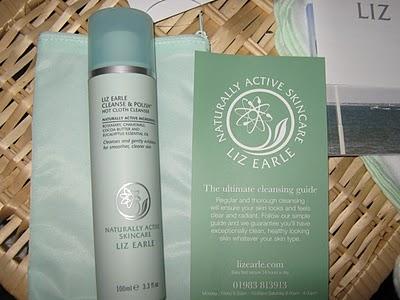 Struccante eco-bio: Liz Earle Cleanse & Polish Hot Cloth Cleanser.