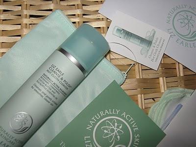 Struccante eco-bio: Liz Earle Cleanse & Polish Hot Cloth Cleanser.