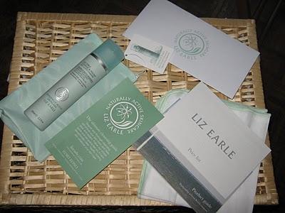 Struccante eco-bio: Liz Earle Cleanse & Polish Hot Cloth Cleanser.