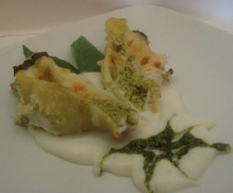 Conchiglioni al Pesto su vellutata di Parmigiano