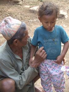 Bloccate le adozioni internazionali in Nepal, troppi orfani di carta