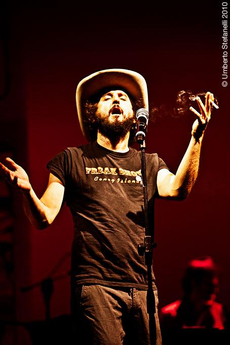 16_07_10_vinicio_capossela_anzio_2010_49_pg