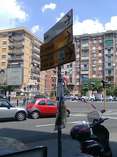 Cartelli turistici a Viale Marconi