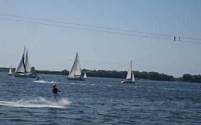 Behind the corner, waterskiing