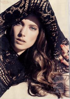 Jessica Miller in Dolce & Gabbana per Vogue España