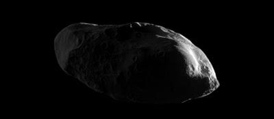 Luna di Saturno crea palle di ghiaccio