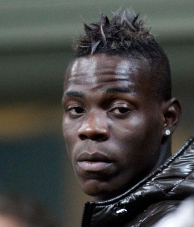 ITALIA, BALOTELLI SI REGALA UNA FERRARI PER LA MATURITA'