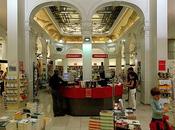 Solo disperso corsie ipermercato libri