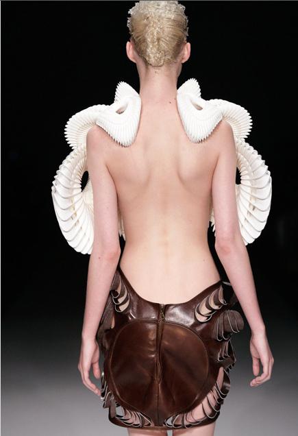 irisvanherpen-bytenditrendy-6