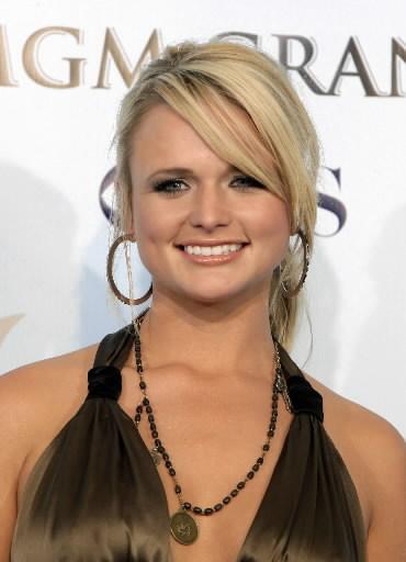 miranda-lambert-headshot-ap