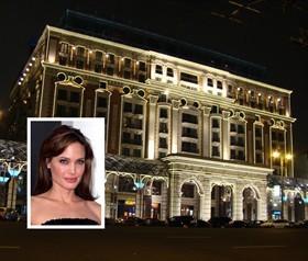 Segnaliamo posto vacante come impiegato al Ritz Carlton di Mosca, causa Angelina Jolie.