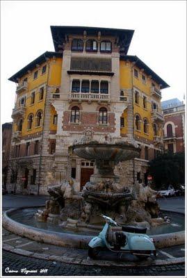 Quartiere Coppedè, Roma - Itinerari culturali... in Vespa.