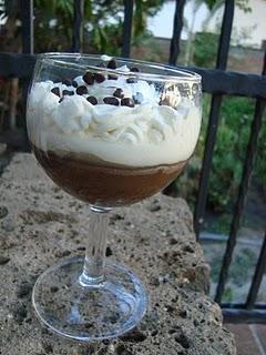 Budino al caffè aromatizzato alla cannella