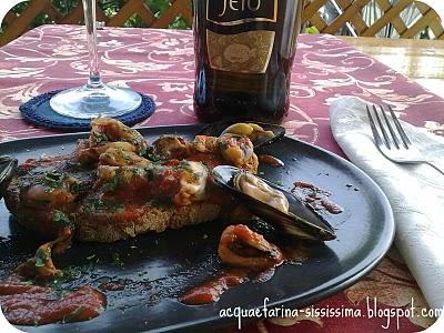 ...con una fetta di pane si può osare di tutto: bruschette!...