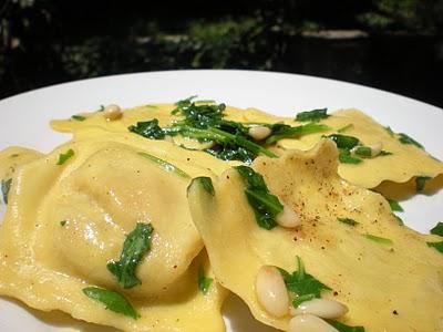 Ravioloni di Zucca e Amaretti con Rucola e Pinoli