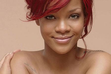 rihanna 450x300 Rihanna in Bikini, cacciata da Contadino	