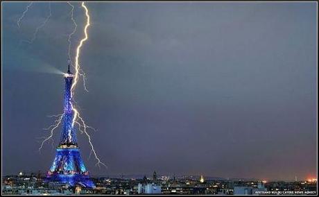 Un fulmine sulla Tour Eiffel