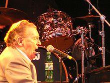 http://upload.wikimedia.org/wikipedia/commons/thumb/5/59/JerryLeeLewis.jpg/220px-JerryLeeLewis.jpg