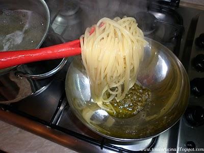 SPAGHETTI AL PESTO....dell'ultimo minuto!