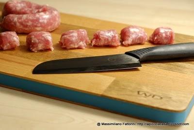 Finger Food faster than the speed of light: crudo di salsiccia luganega con semi di lino e erba cipollina Finger Food faster than the speed of light: crudo di salsiccia luganega con semi di lino e erba cipollina