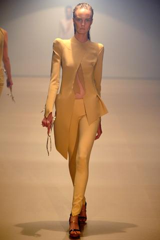 Paris Fashion Week: Mugler P/E 2012 + Video di Lady Gaga