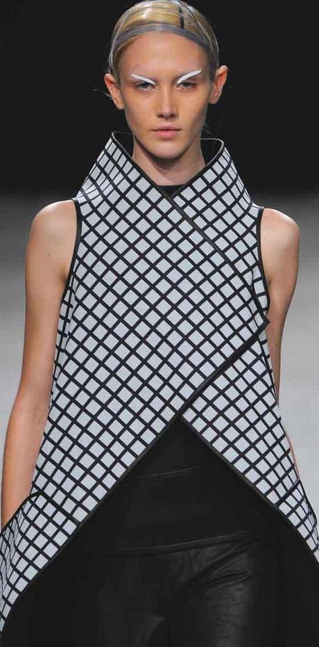 PATTERNS SUPER GEOMETRICI NELLE DONNE-ANDROIDI DI GARETH PUGH