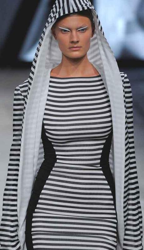 PATTERNS SUPER GEOMETRICI NELLE DONNE-ANDROIDI DI GARETH PUGH