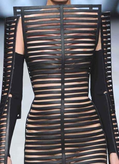 PATTERNS SUPER GEOMETRICI NELLE DONNE-ANDROIDI DI GARETH PUGH