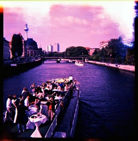 LOMOGRAPHY • Diana F+ e Fuji T64 RTP (parte 2) BERLINO