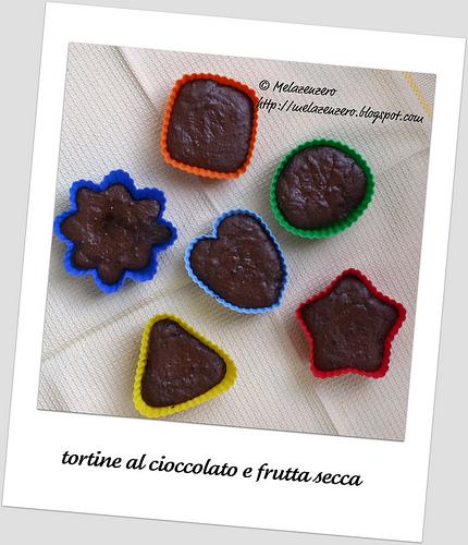 tortine al cioccolato e frutta secca