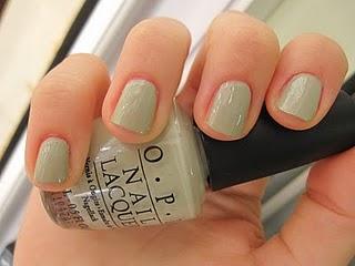 Nail Art verde con pois