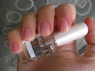 Nail Art verde con pois