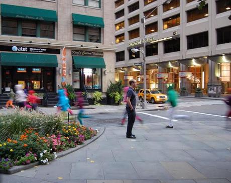 Corpi in movimento per metropoli paralizzate: Willi Dorner