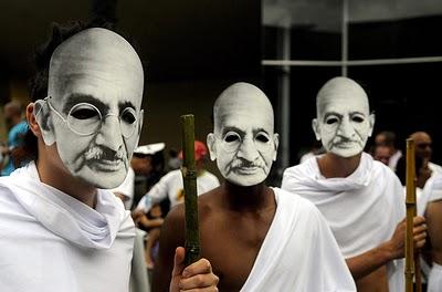 FOTO DEL GIORNO 3 OTTOBRE 2011: LA MARCIA DELLA NON VIOLENZA A MEDELLIN