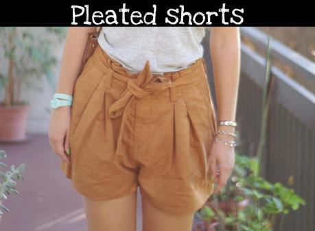 Pleated shorts